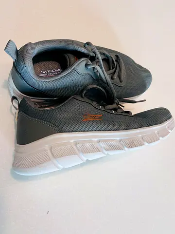 Description: For sale original Skechers BOBS Memory Foam, Size US 8 / EU 41. Color Olive. OG pri399