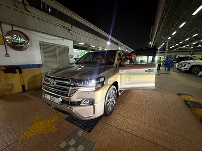 Toyota Land Cruiser GXR 5.7 liter 2017 GCC Specs