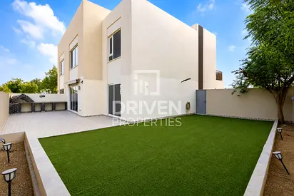 Big Plot | Single Row | Landscaped | Appliances