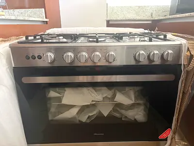Hisense freestanding gas cooker with oven — good condition