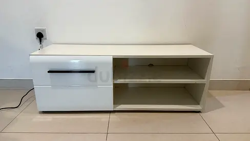 tv stand (small)