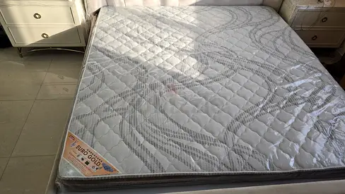 King size Euro Gold mattress - completely new, great condition
