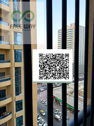 للإيجار السنوي شقة مميزة بإطلالة رائعة على الخور شقة واسعة جداً وجاهزة للسكن، تتميز بتصميم عملي ومساحات كبيرة توفر
