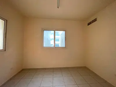 Spacious 1bhk available in near to Rolla mall only for family central ac end gas with landfree parking only 23k