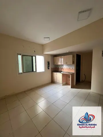 استديو مساحه كبيره مرتب ونظيف في موقع ممتاز مطبخ مرتب حمام كبير تكييف غاز مركزي موقع ممتاز بجوار مركز المبارك سنتر واللولو ومركت المدينه النباعه