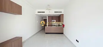 Chiller Free| Spacious| Near to Mall & Exit