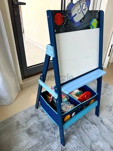 Kids magnetic drawing board easel with space rocket design