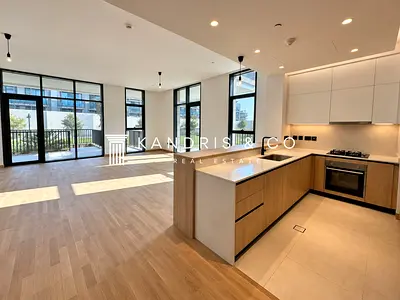 Large Terrace | Direct Shop Access | Corner Unit