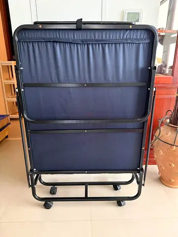 Foldable guest bed / rollaway bed on wheels - good condition