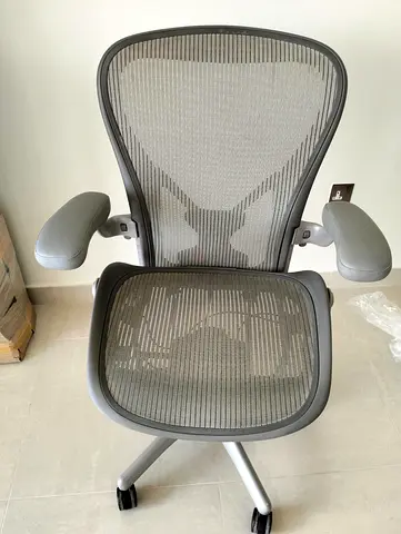 Herman miller Aeron size C fully loaded
