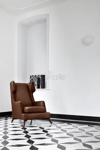 Brown leather armchair // Vibieffe 680_class