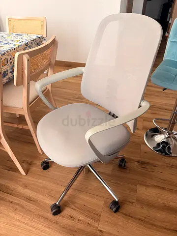 Grey Office Chair with Armrests and Wheels - Good Condition