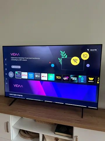 Hisense 55" QLED U6 4K Smart TV (55E7K) - Like New
