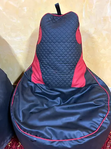 Black and Red Gaming-Style Bean Bag Chair (Good Used Condition)