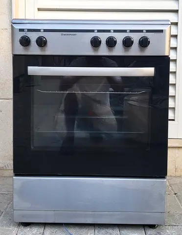 WESTPOINT electric oven 60X60cm with 4 burners perfect working condition