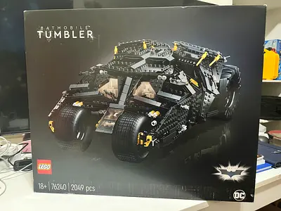Last Piece: LEGO DC Batman Batmobile Tumbler 76240 - NEW