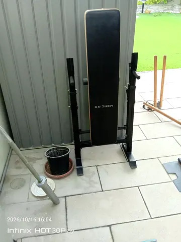 Adjustable flat/incline weight bench in good condition
