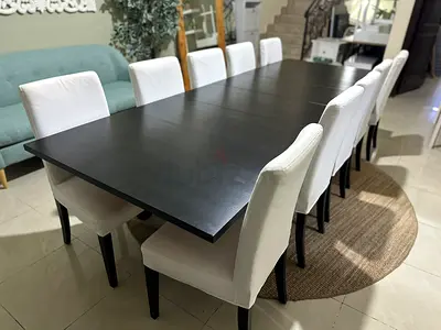 Large IKEA Extendable Dining Table with 10 Chairs

Spacious black dining table, perfect for large fa