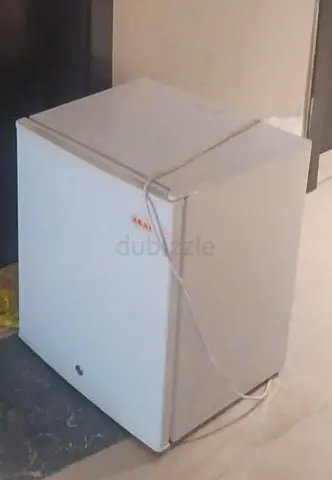 Small Single Door Mini Refrigerator