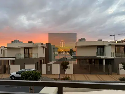 Exquisite Views l Ready to Move in l Next To Beach