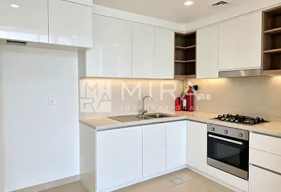 High Floor | Immaculate | Vacant | Prime location.
