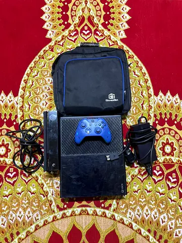 Used Microsoft Xbox 360 Slim console with controller, cables and carrying case