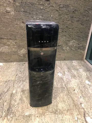 Bottom load water dispenser