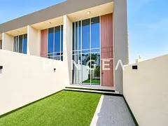 Corner Loft | Private Garden | Flexible Cheques