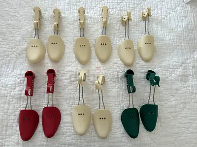 Shoes stretcher