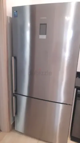 Siemens iq700 stainless steel bottom-freezer fridge - good condition