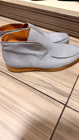Light grey suede desert boots, size 41, gently used