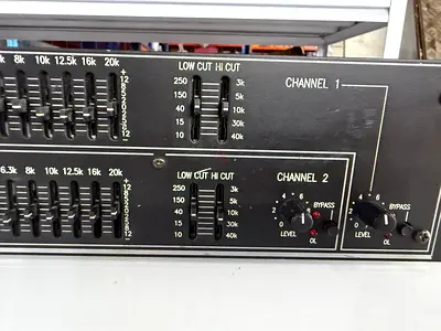 Rane ME 60 (or ME 60S) microGraphic Equalizer Independent equalization controls Channel 1 and 2