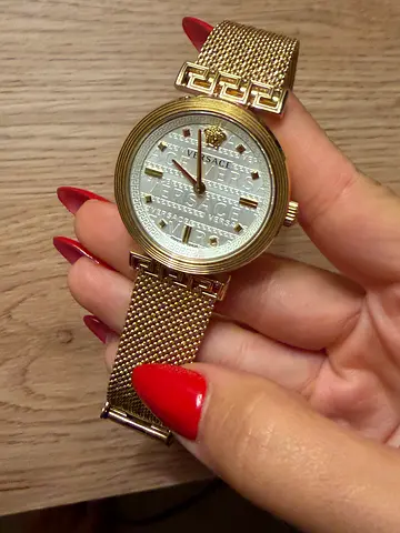 Gold-tone women's wristwatch with mesh strap (pre-owned)