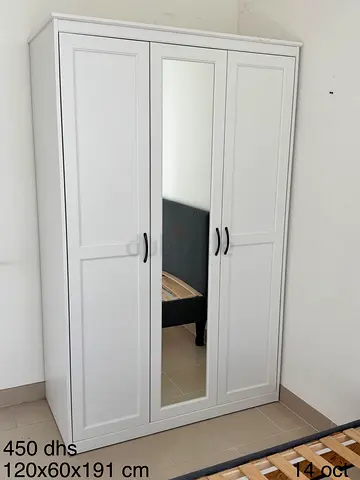 IKEA SONGESAND 3-door white wardrobe with a center mirror (120 x 60 x 191 cm)