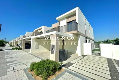 Landscaped | Single row | Corner plot