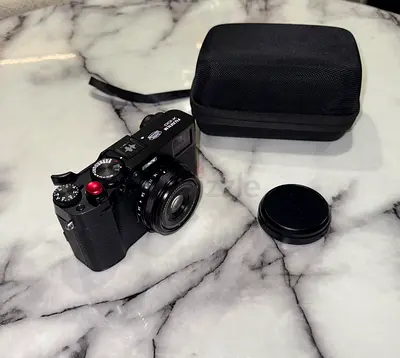 Fujifilm X100VI — 977 shutter count, like new, Full Box + 2 Batteries