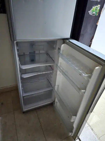 Refrigarator fridge and frezer براد للبيع