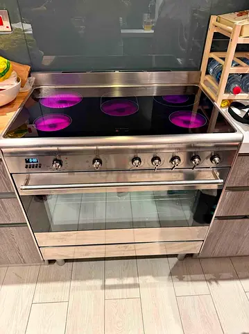 Smeg 90 cm ceramic cooking range 5 hubs electric ceramic stove slightly used new model