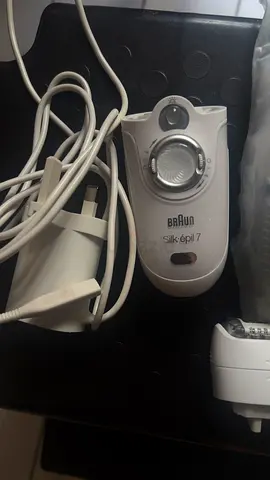 Braun Silk-épil 7 epilator with charger - UNUSED