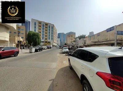 قطعة أرض واسعة (زاوية بثلاث واجهات) مخصصة للاستخدام التجاري والسكني متاحة للبيع في منطقة الراشدية 3 بعجمان، بمساحة 8,620 قدماً مربعاً، وبسعر 3,200,000