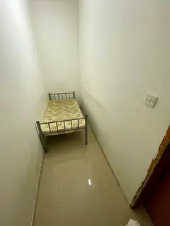 Partition room available for rent (free gass clean wifi diwa)