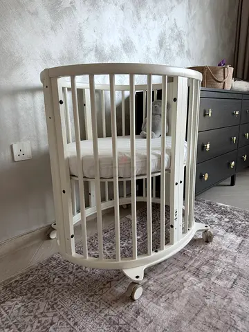 Stokke mini bed Bundle with mattress, matrix protector and fitted sheets.