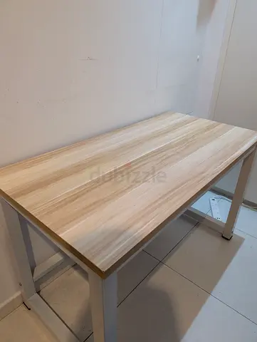 Light wood colour computer table