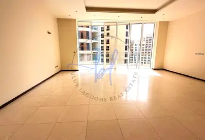 Spacious Layout 3 Bed | Road & Andaz Hotel View