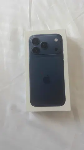 Brand new sealed iPhone 17 Pro in box (Midnight) - unused 256gb