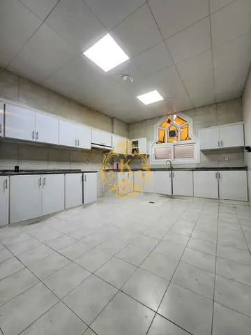 CHARMING! 3 MASTER BEDRM WITH SEPARATE LIVING HALL! WITH SHADED CAR PARKING! AT MBZ CITY