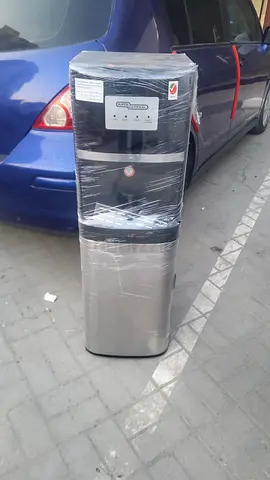 Bottom load water dispenser