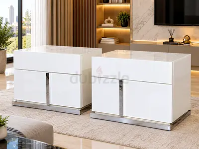Italian Pair of Modern White Lacquer Nightstands with Chrome Base