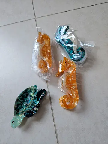 Hair clips