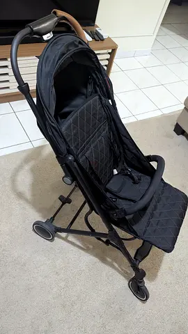 Lightweight compact baby stroller - foldable, good condition easily taken in overhead bin on Aircraf